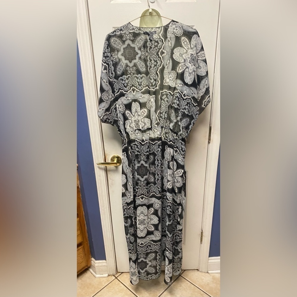 Miss Lili Paisley Print Tie Front Maxi Cover Up Plus Size 2X Short Sleeve
NWOT - Picture 2 of 5